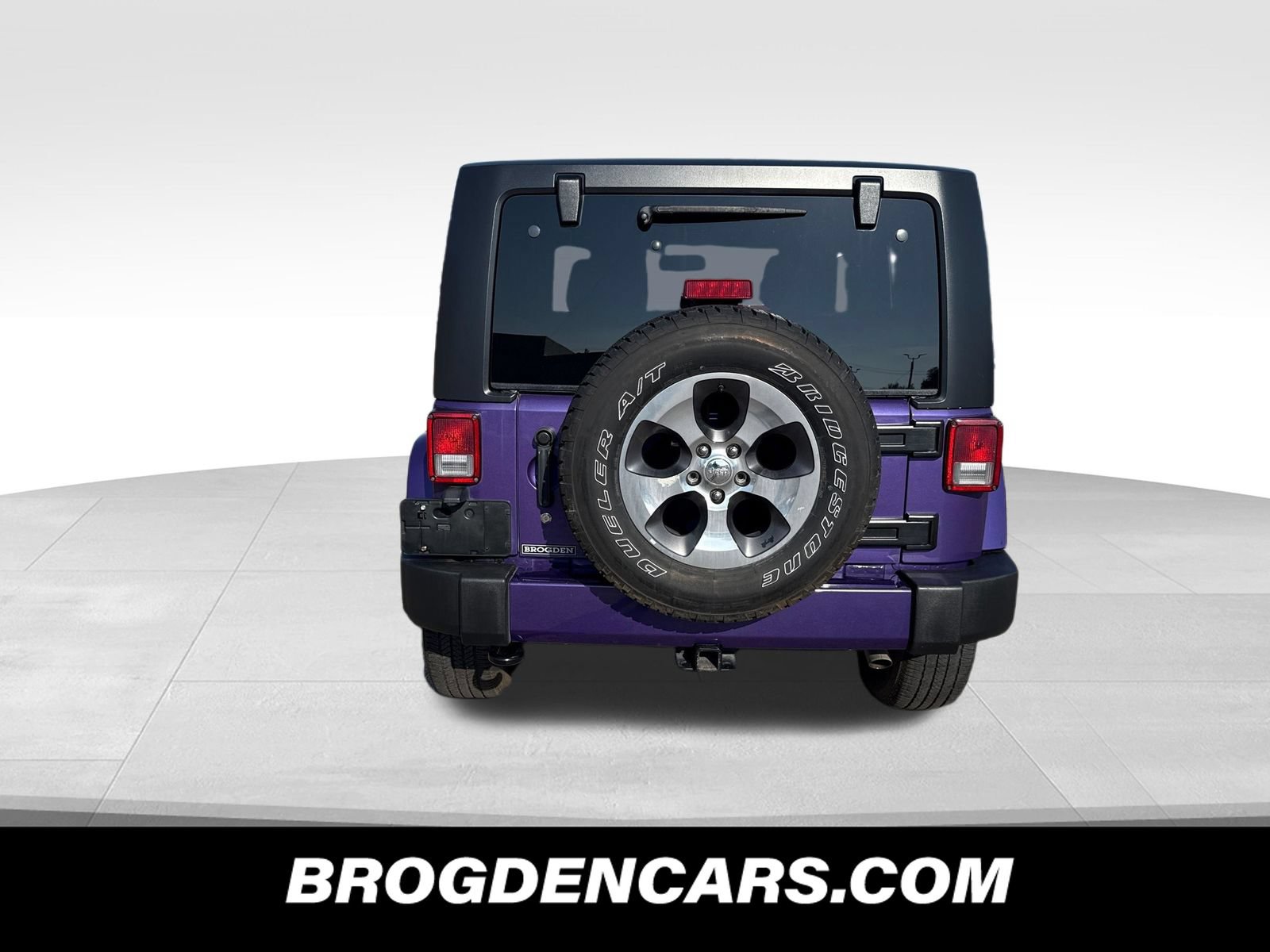 Used 2017 Jeep Wrangler Sahara w/ Connectivity Group AWD/4WD image 8