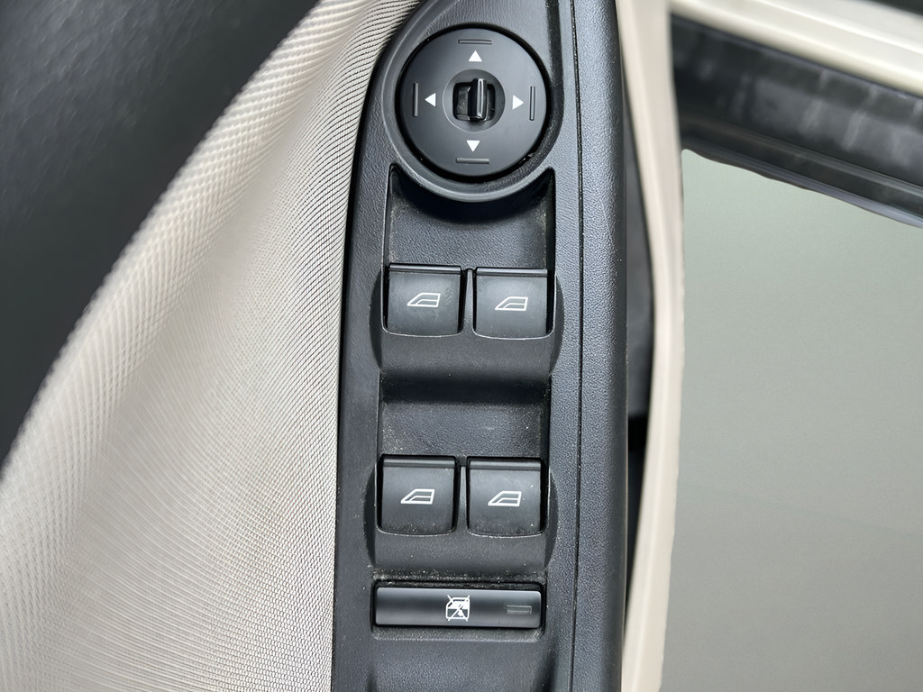 Used 2016 Ford Focus SE FWD image 13
