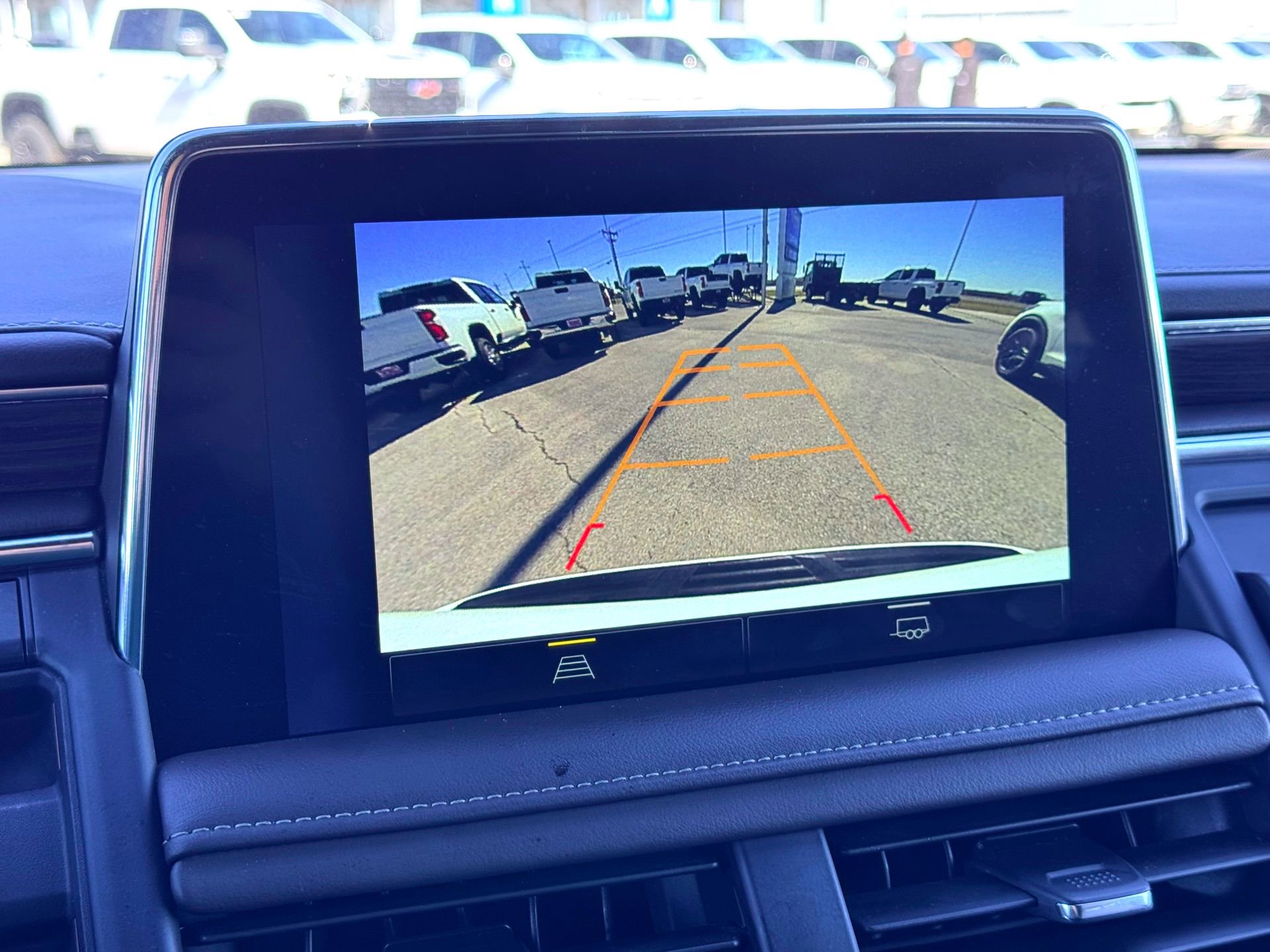 Used 2024 Chevrolet Suburban LT image 31