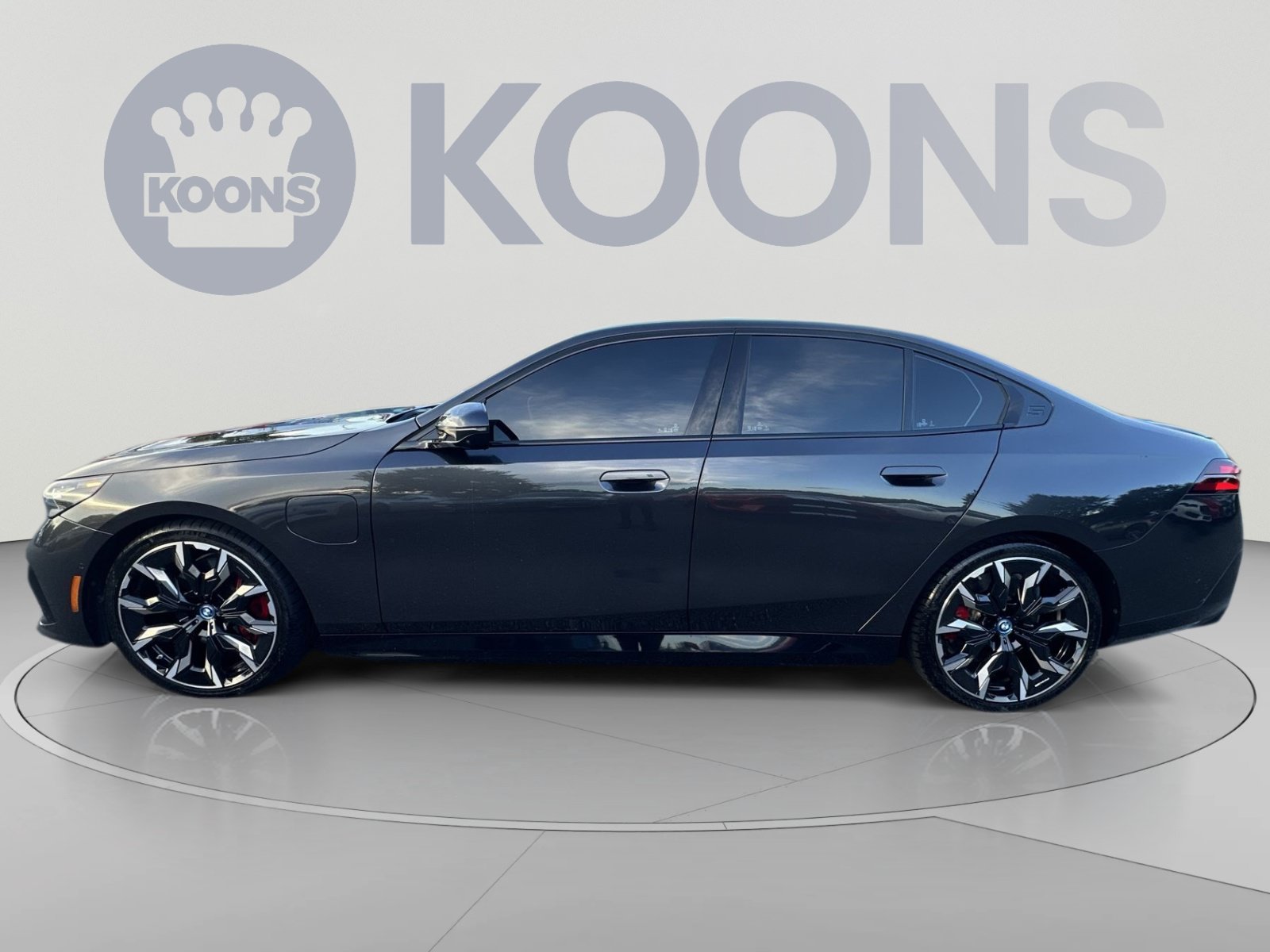 Used 2025 BMW 550e xDrive w/ Executive Package AWD/4WD image 7