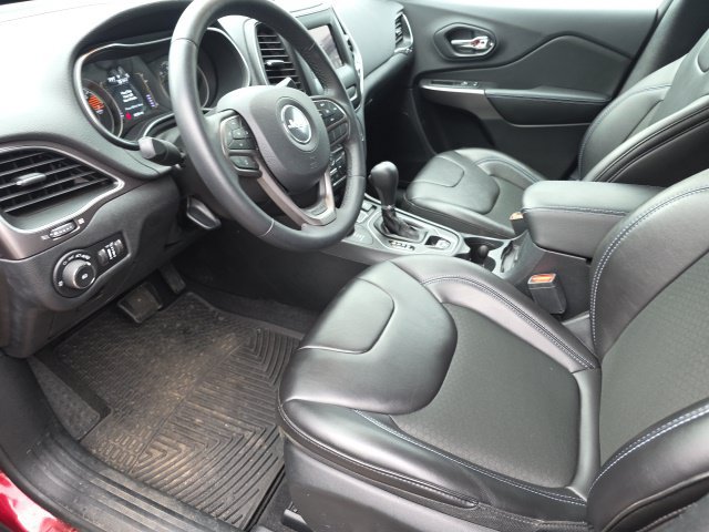 Used 2019 Jeep Cherokee Latitude Plus AWD/4WD image 30