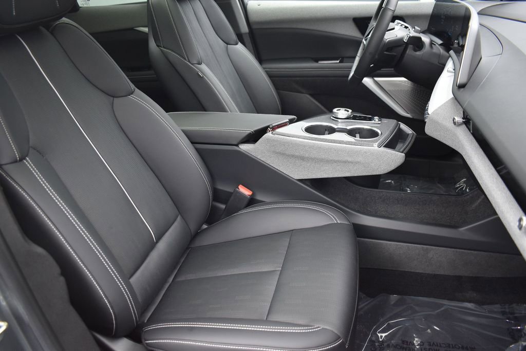 Certified 2025 Cadillac Optiq Sport 2 w/ LPO, Floor Liner Package AWD/4WD image 36