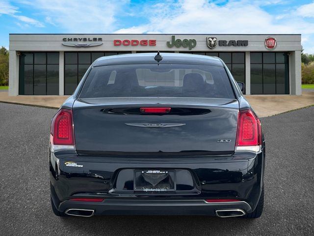 Used 2022 Chrysler 300 Touring L w/ Popular Equipment Group RWD image 4