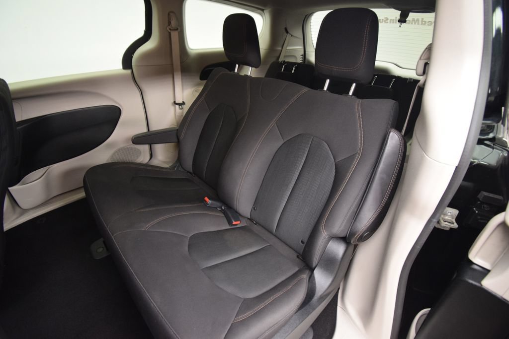 Used 2019 Chrysler Pacifica L FWD image 21