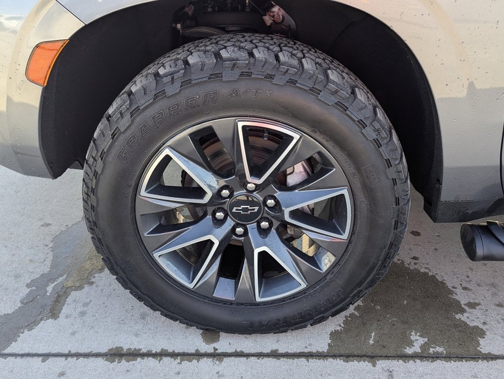 Used 2022 Chevrolet Suburban Z71 w/ Luxury Package image 16