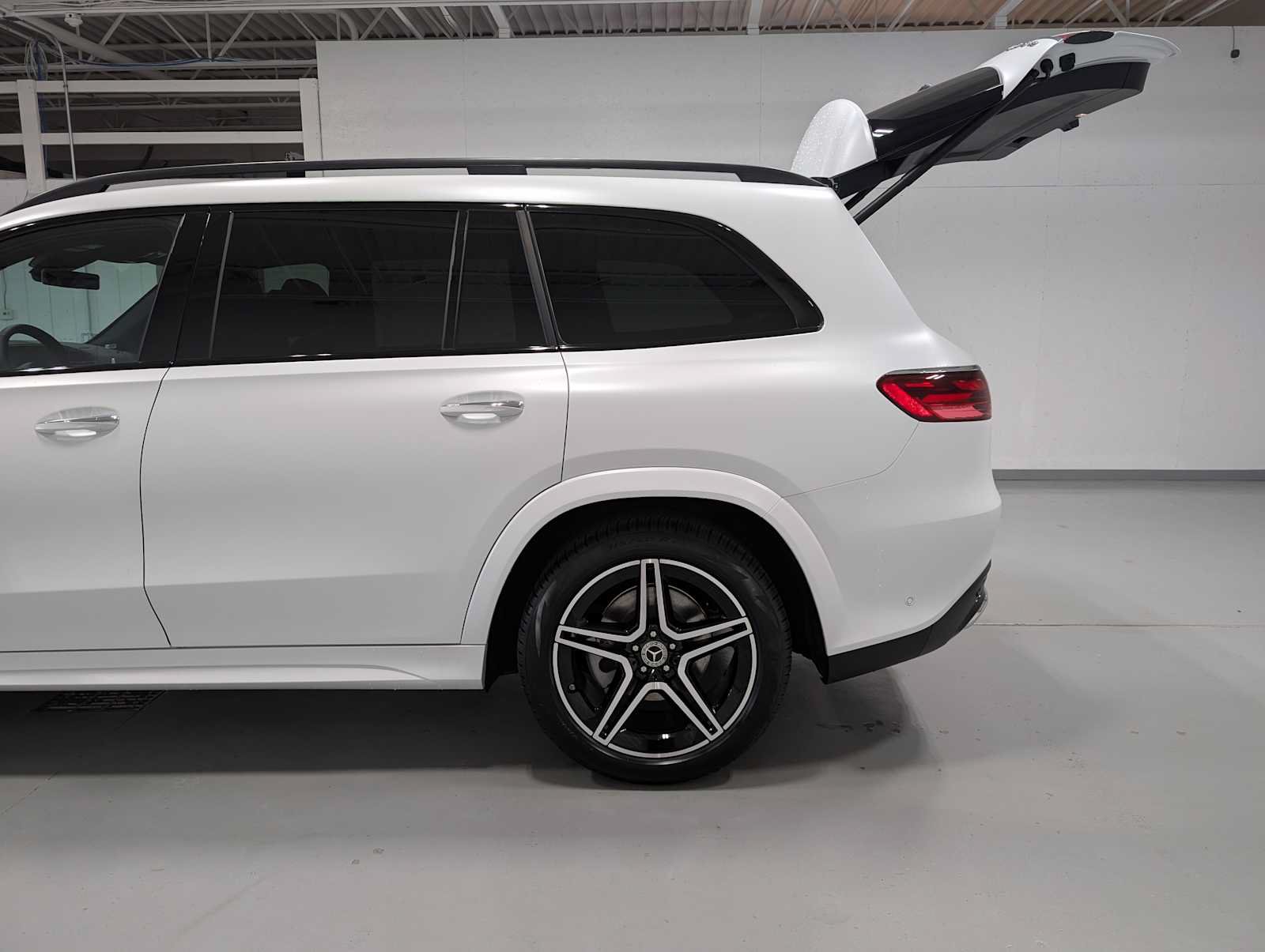 New 2026 Mercedes-Benz GLS 450 4MATIC image 9