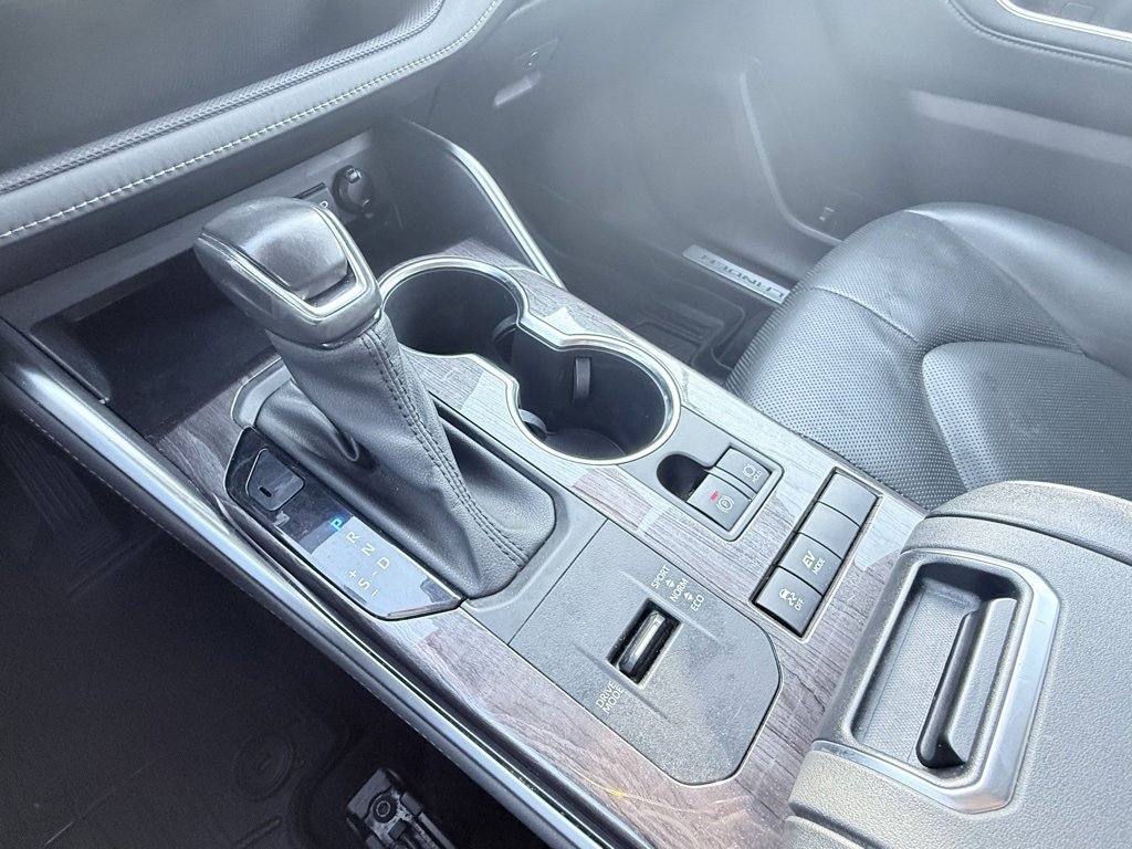 Used 2021 Toyota Highlander Limited image 19