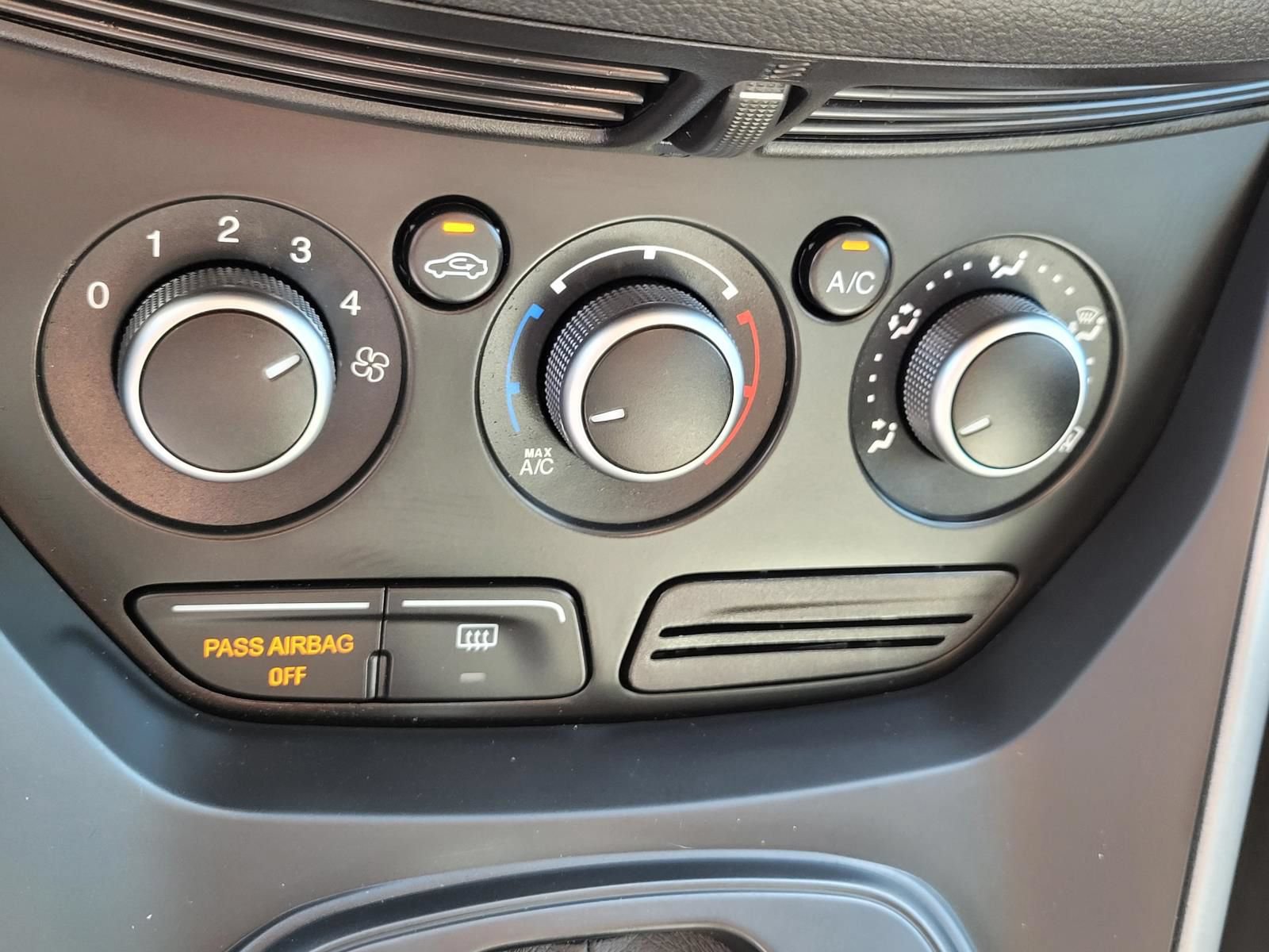Used 2015 Ford Escape SE FWD image 26