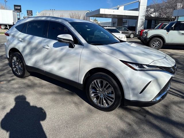 Used 2024 Toyota Venza XLE image 8