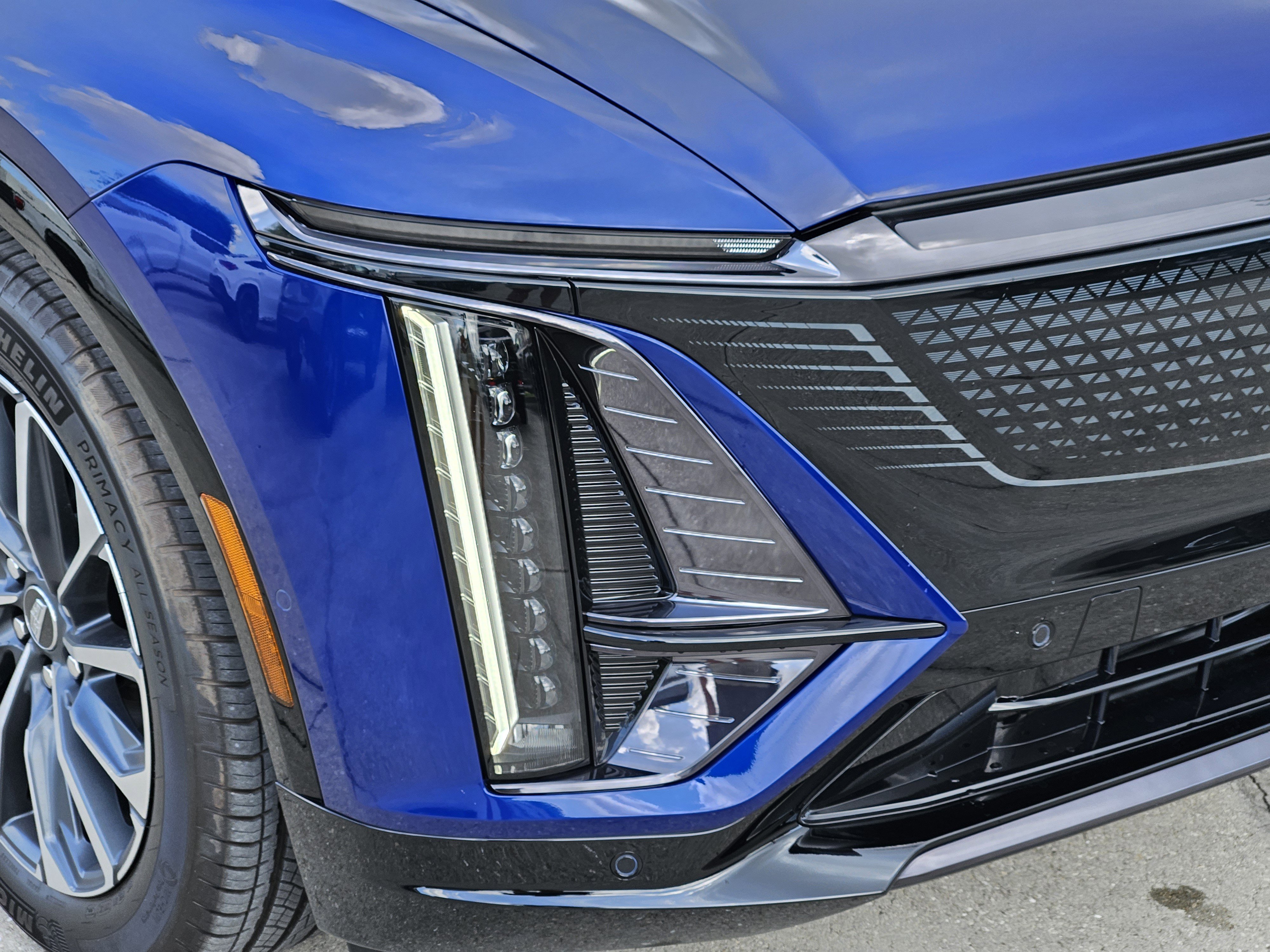 New 2025 Cadillac Lyriq Sport w/ LPO, Floor Liner Package RWD image 9