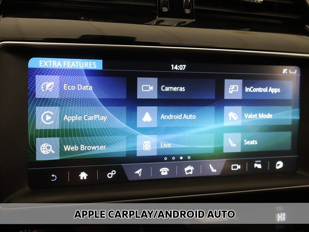 Used 2020 Jaguar F-PACE SVR image 10