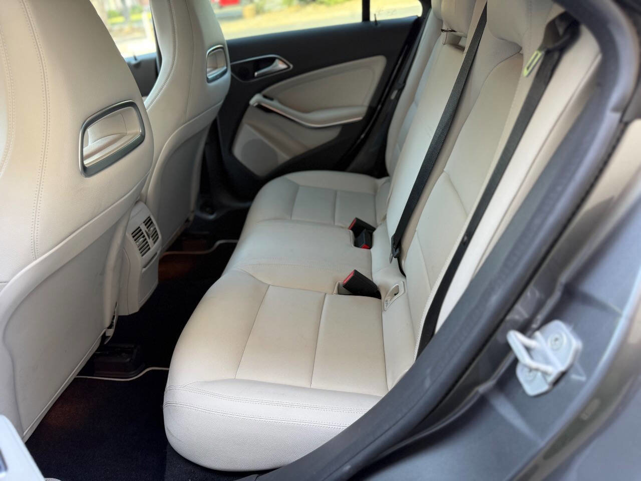 Used 2014 Mercedes-Benz CLA 250 image 32