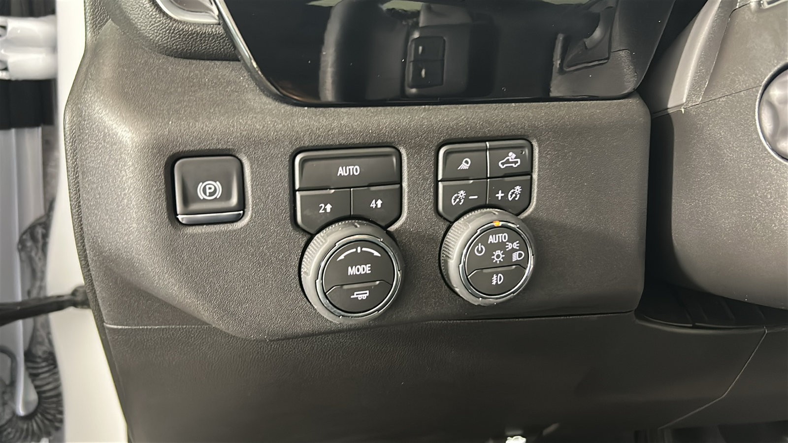 Used 2026 Chevrolet Silverado 1500 LTZ w/ LTZ Convenience Package II AWD/4WD image 24