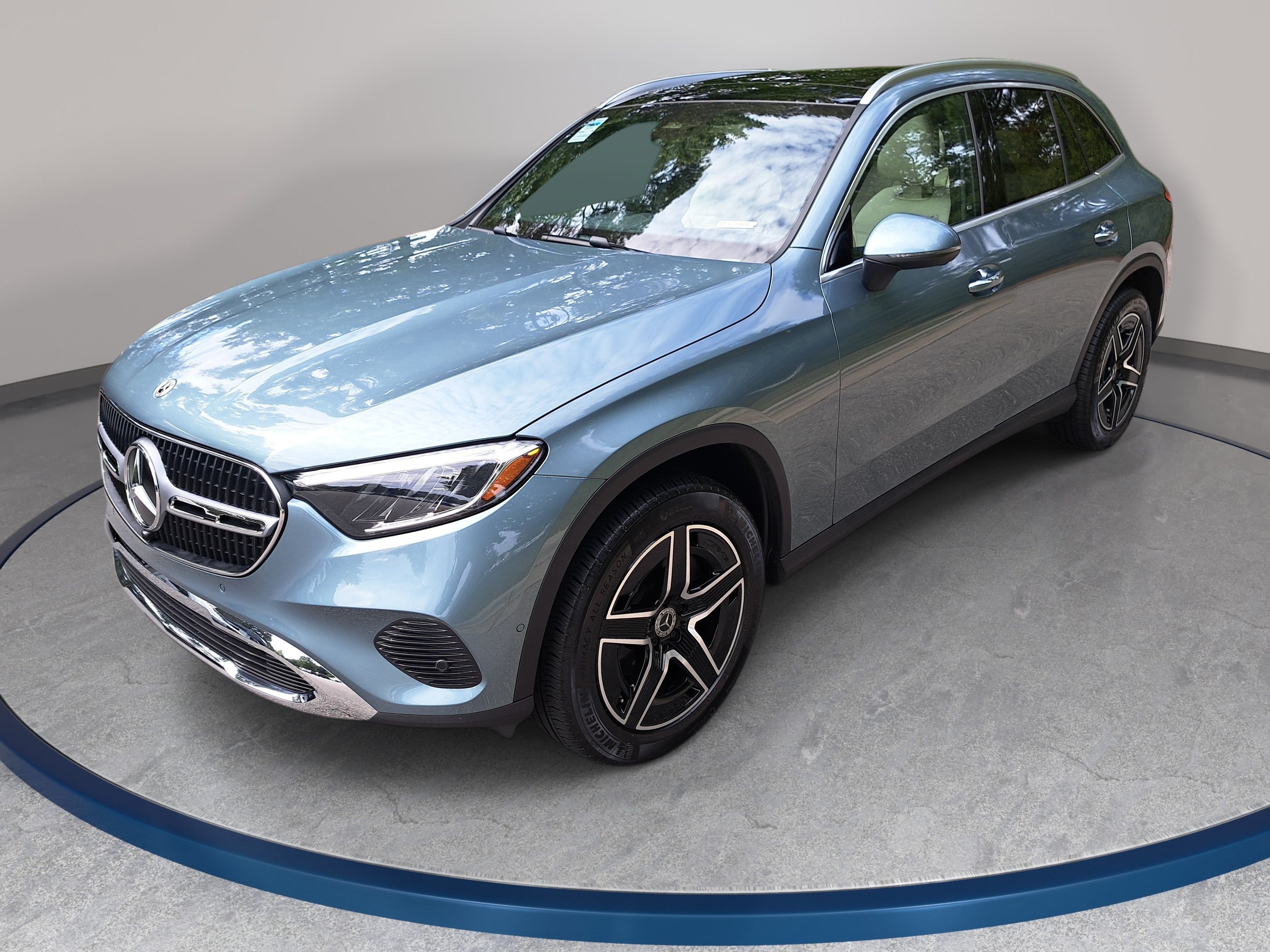 Used 2026 Mercedes-Benz GLC 300 image 1