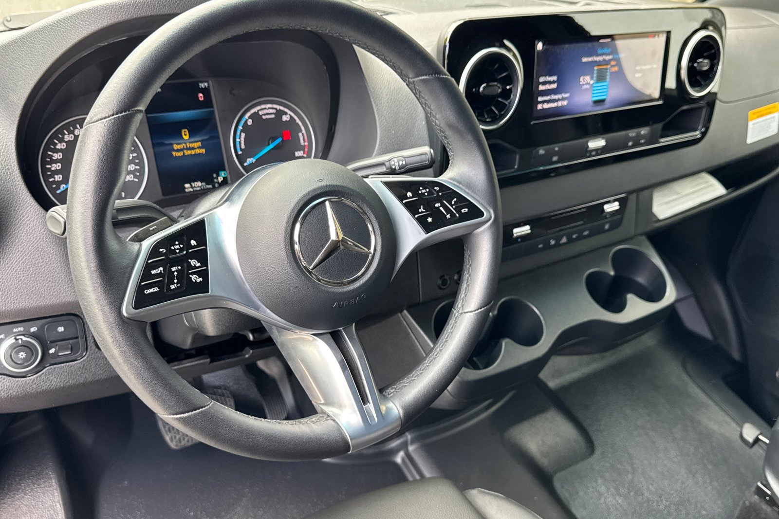 Used 2024 Mercedes-Benz eSprinter 170 Cargo image 19