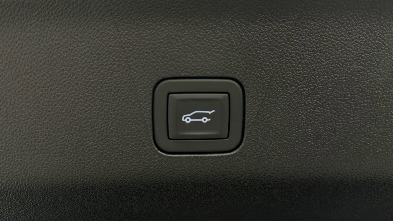 Used 2025 Chevrolet Tahoe High Country AWD/4WD image 14