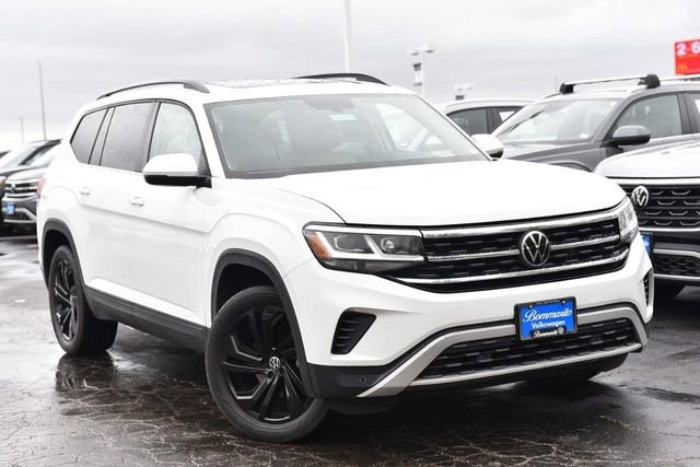 Certified 2022 Volkswagen Atlas SE w/ Panoramic Sunroof Package image 2