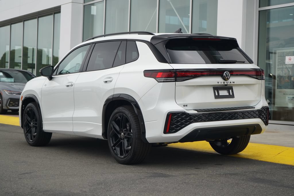 New 2026 Volkswagen Tiguan SE R-Line FWD image 3