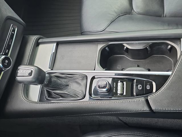 Used 2021 Volvo XC90 T5 Momentum w/ Protection Package Premier FWD image 27