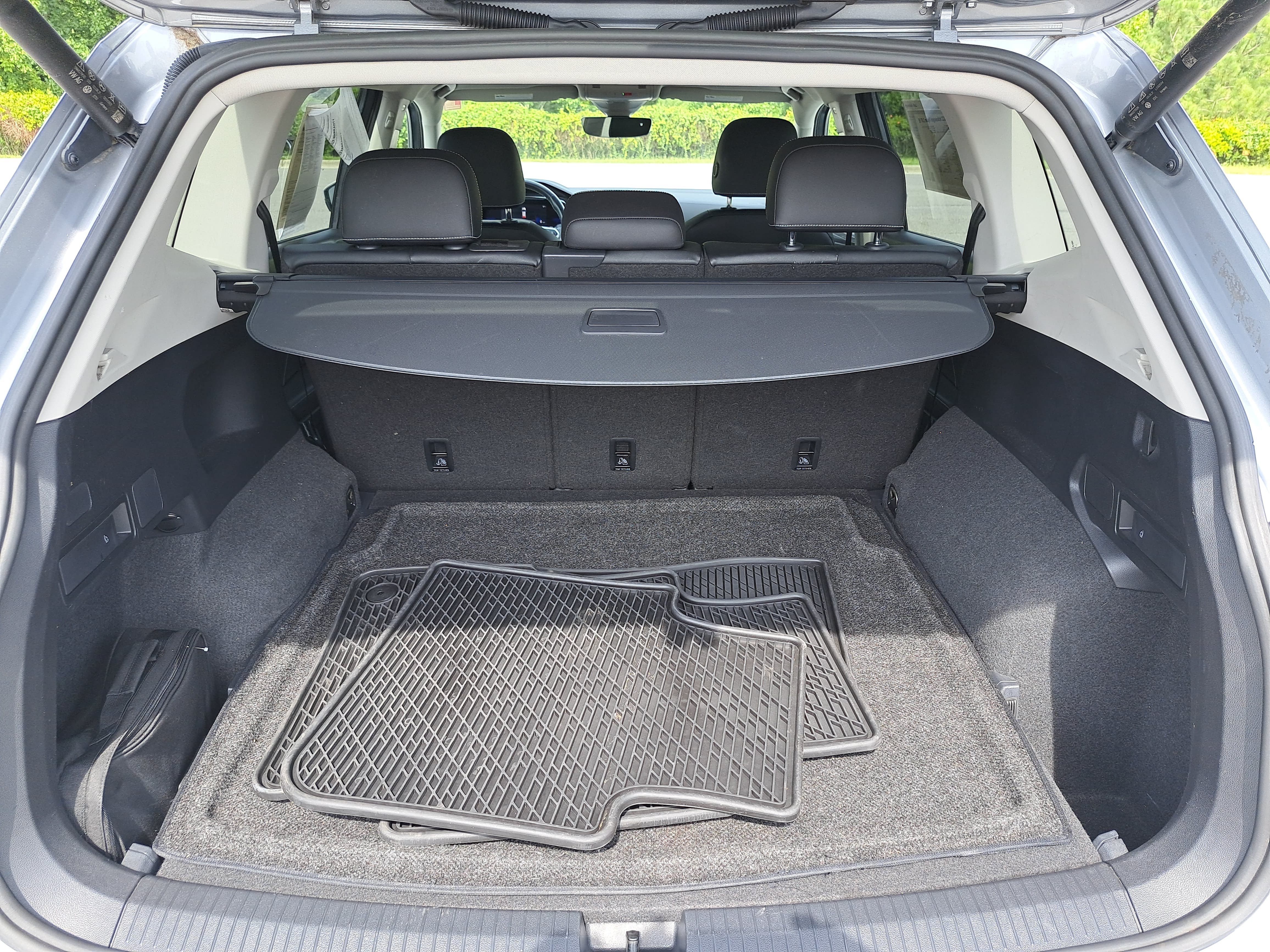 Certified 2022 Volkswagen Tiguan SE w/ Panoramic Sunroof Package AWD/4WD image 13