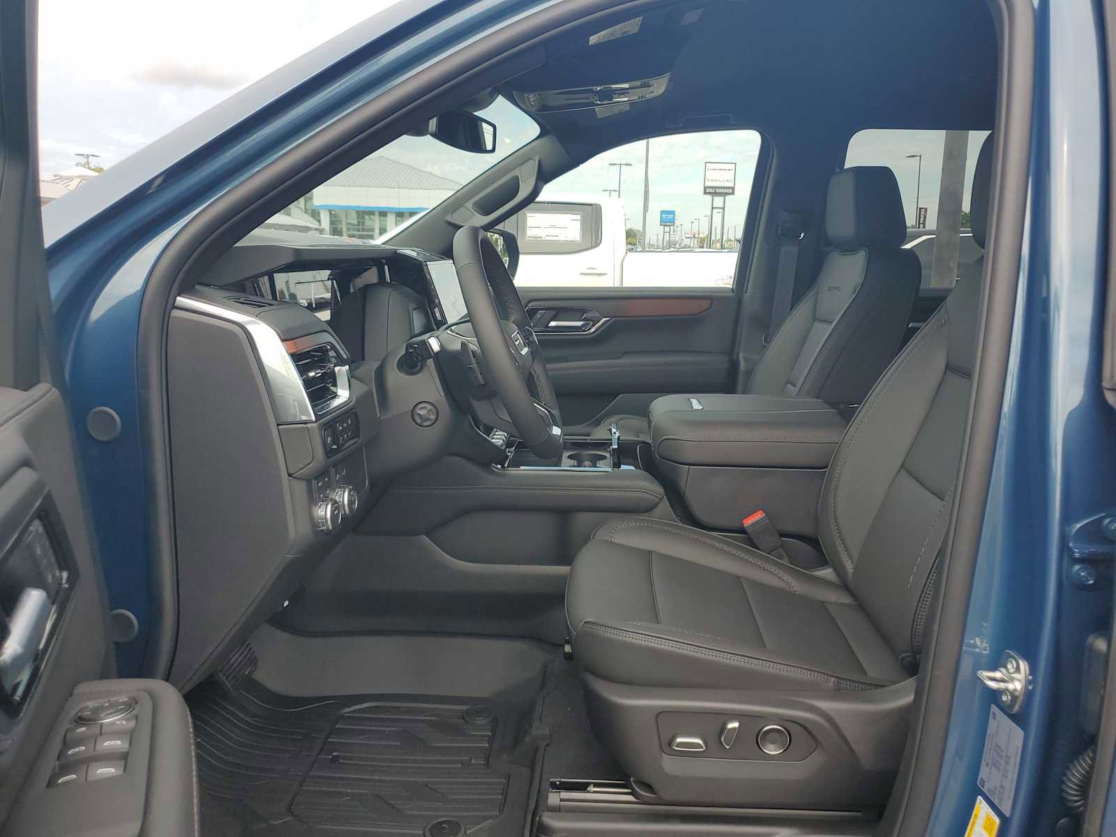 New 2025 GMC Yukon XL Denali w/ LPO, Illumination Package image 15