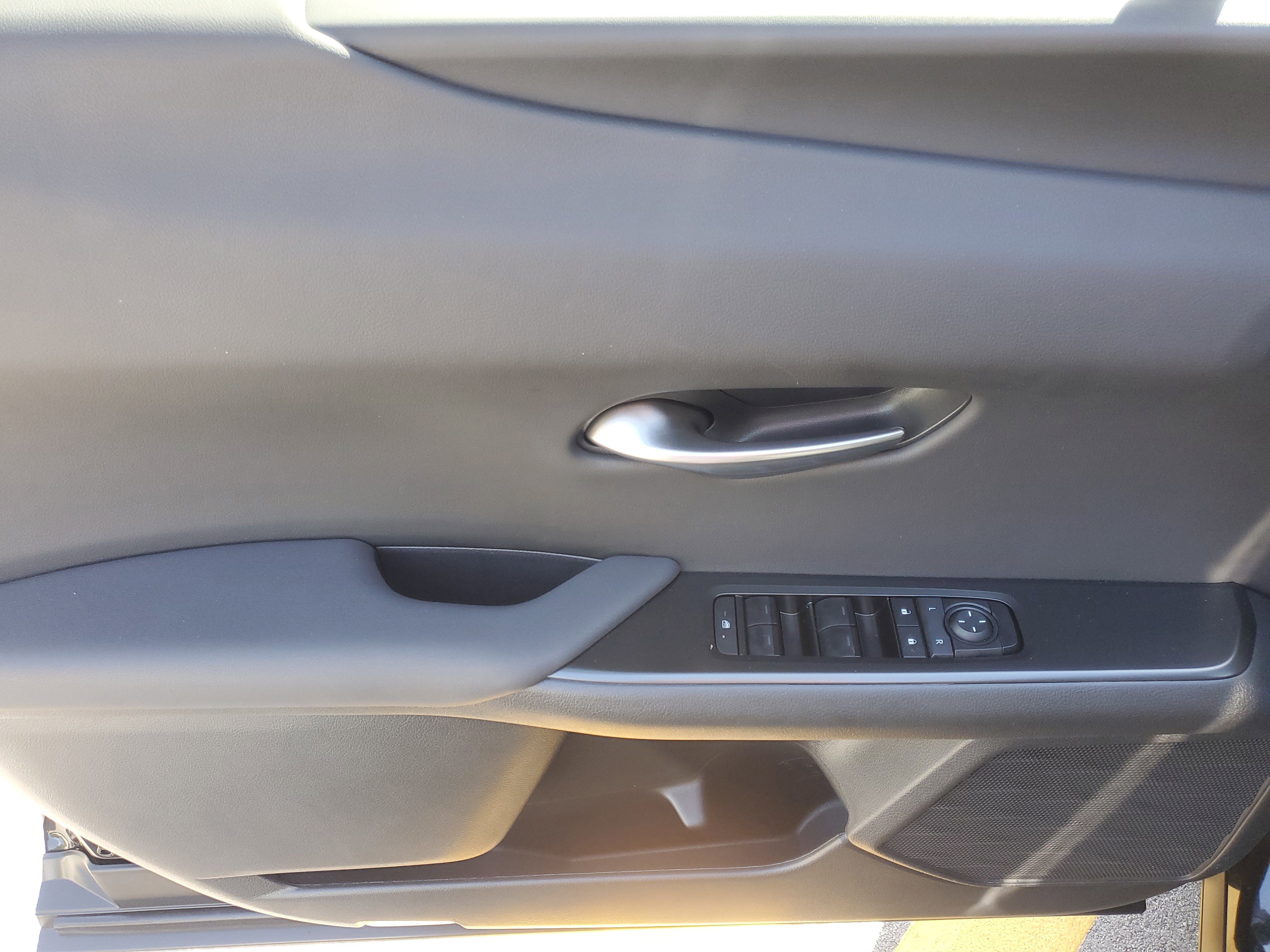 Used 2025 Lexus UX 300h FWD image 18