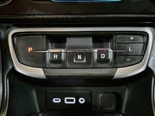 Used 2024 GMC Terrain SLE w/ Driver Convenience Package FWD image 16