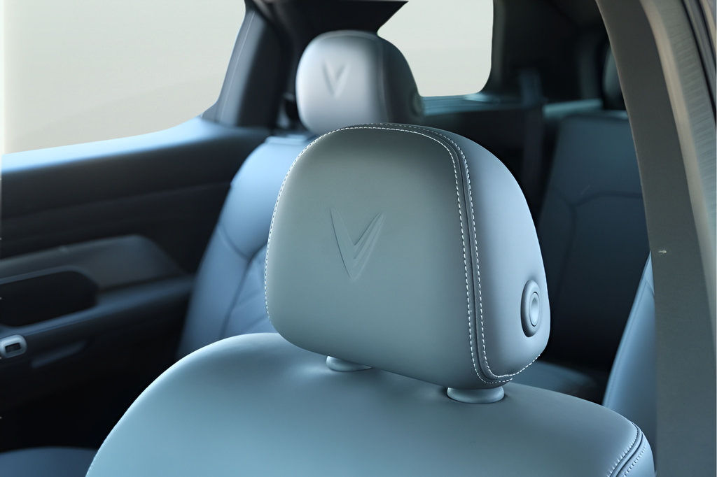 New 2024 VinFast VF 9 Plus AWD/4WD image 8