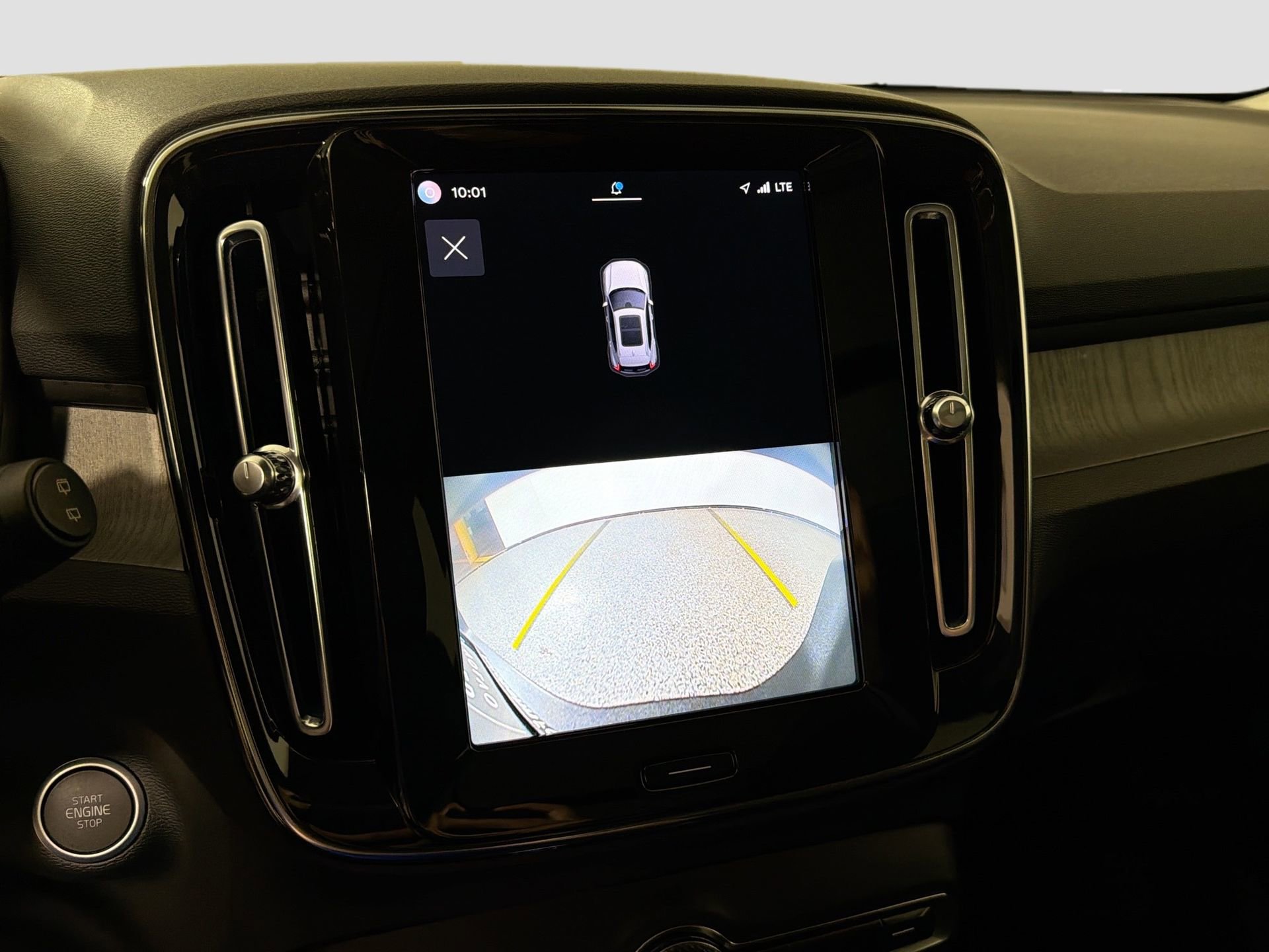 Certified 2023 Volvo XC40 B4 Plus w/ Driver Assist Package image 14