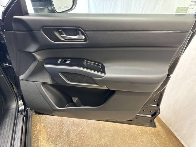 Used 2025 Nissan Pathfinder SL w/ SL Premium Package FWD image 30