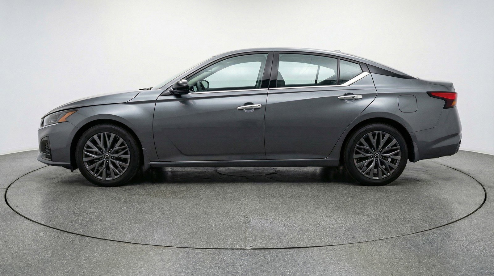 Used 2025 Nissan Altima 2.5 SV image 5