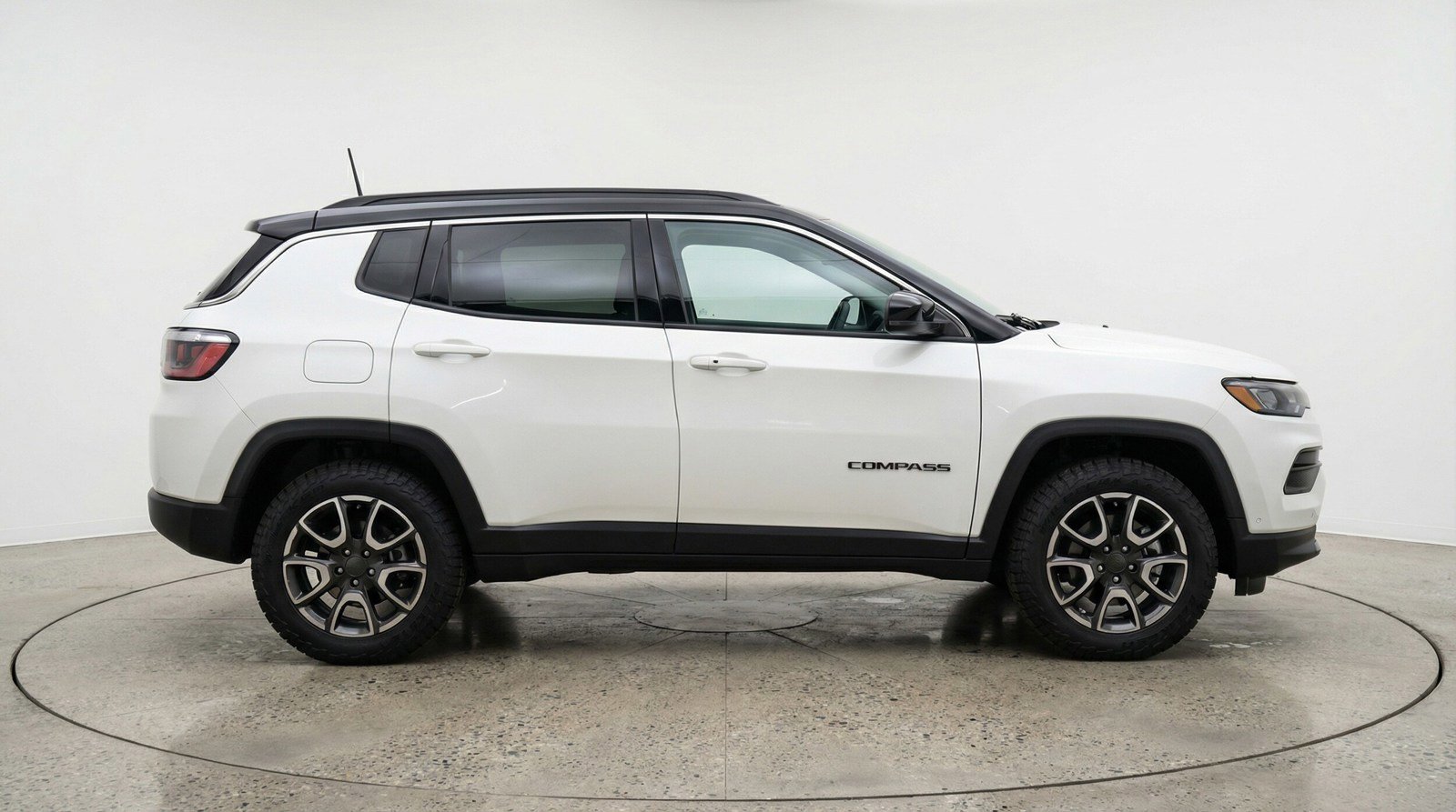 Used 2025 Jeep Compass Trailhawk AWD/4WD image 8