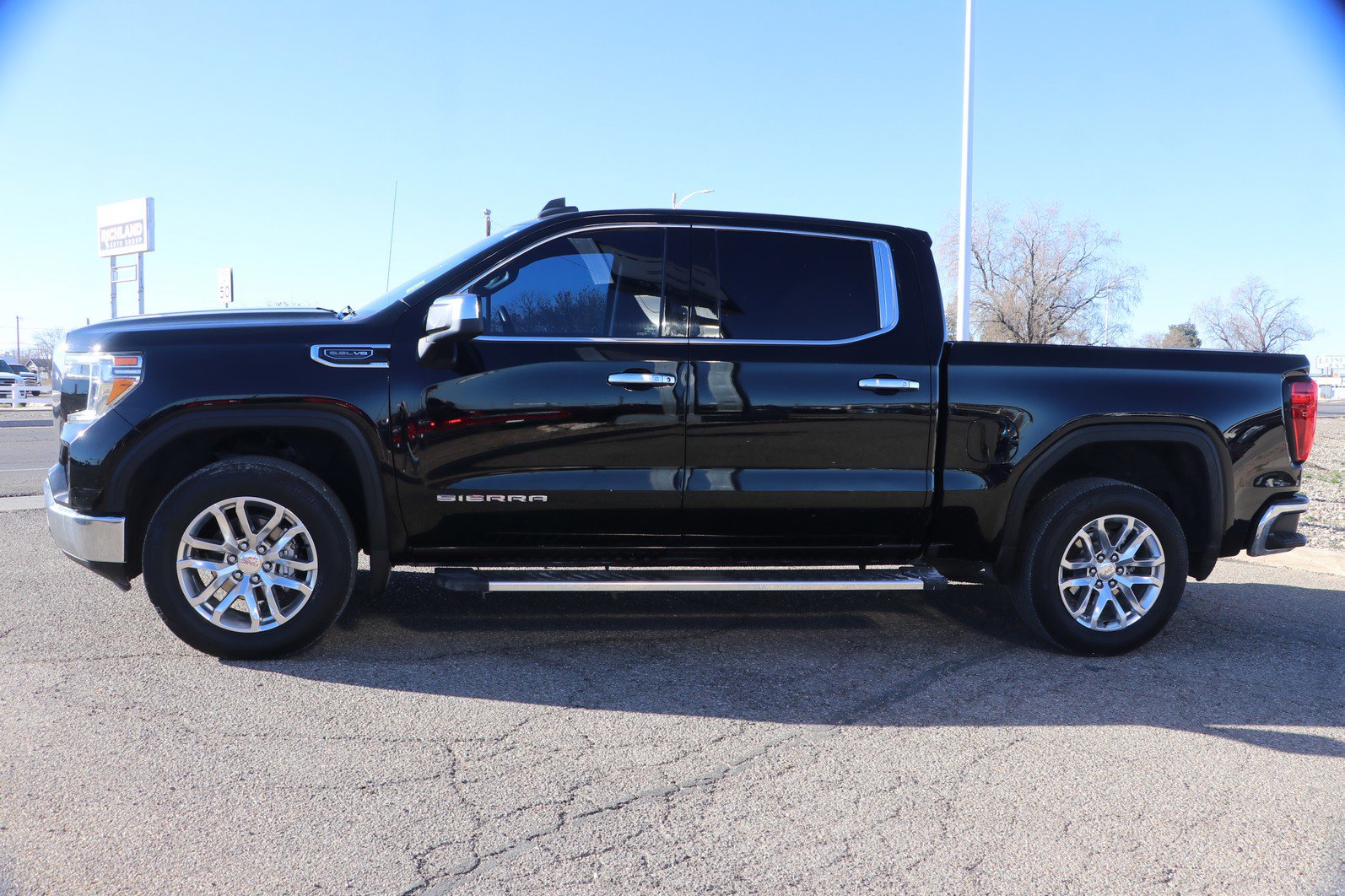 Used 2020 GMC Sierra 1500 SLE w/ SLE Value Package image 4
