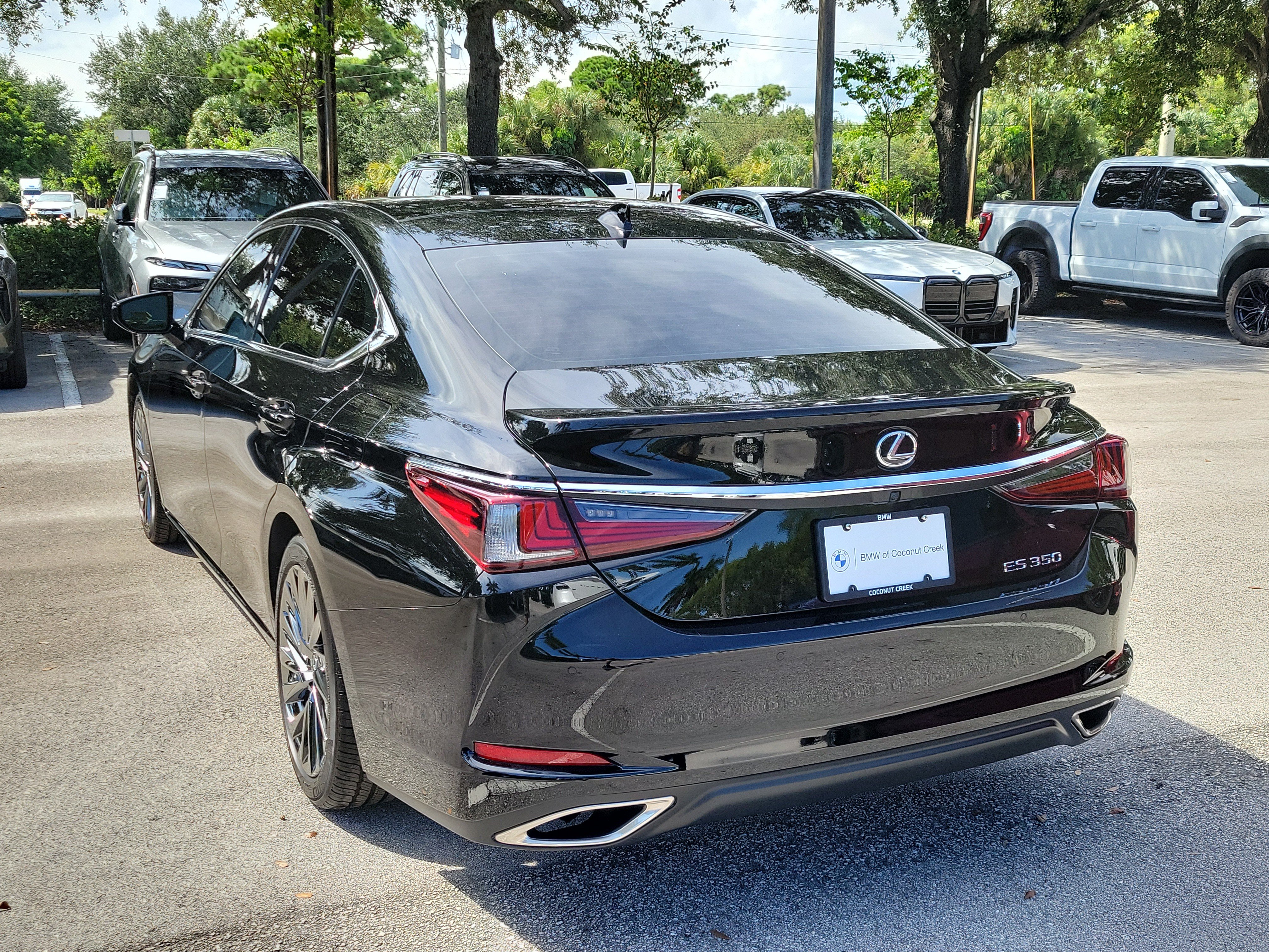 Used 2024 Lexus ES 350 Ultra Luxury w/ Accessory Package (Z2) FWD image 3