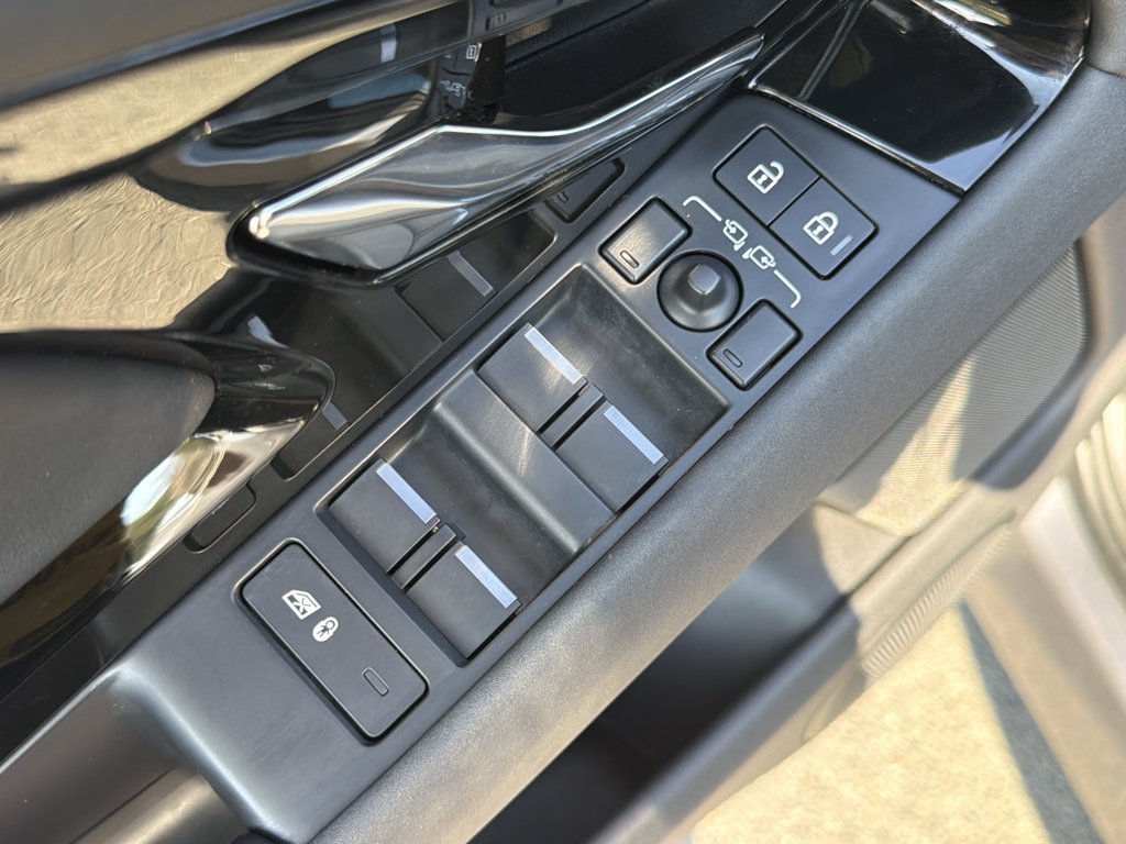 Used 2025 Land Rover Range Rover Evoque Dynamic SE AWD/4WD image 21