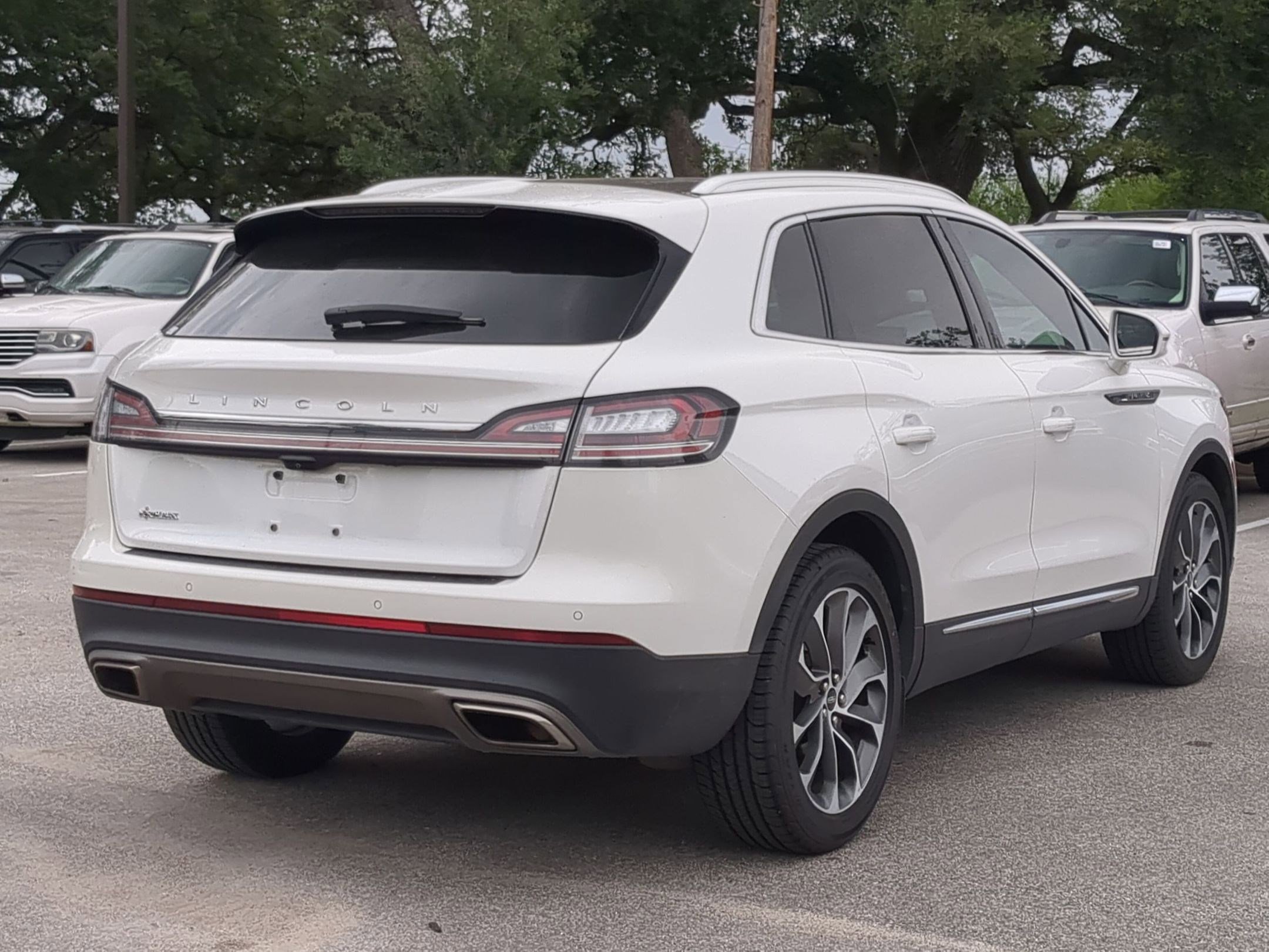 Used 2021 Lincoln Nautilus Reserve FWD image 3