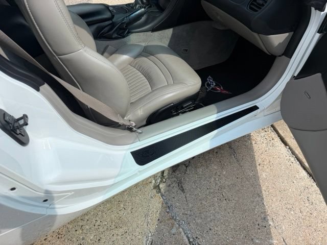 Used 2004 Chevrolet Corvette Coupe RWD image 25