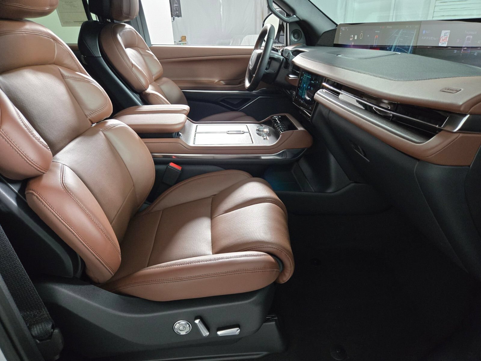 New 2026 Lincoln Navigator L Reserve AWD/4WD image 21