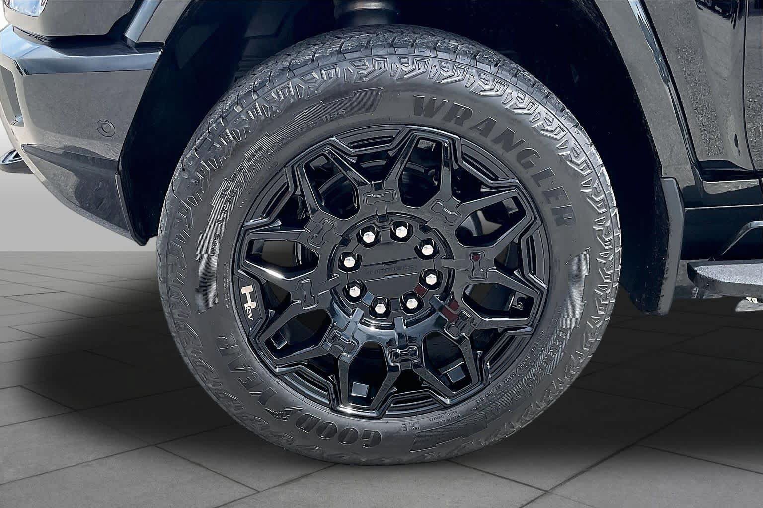 Certified 2024 GMC Hummer EV 2X AWD/4WD image 9