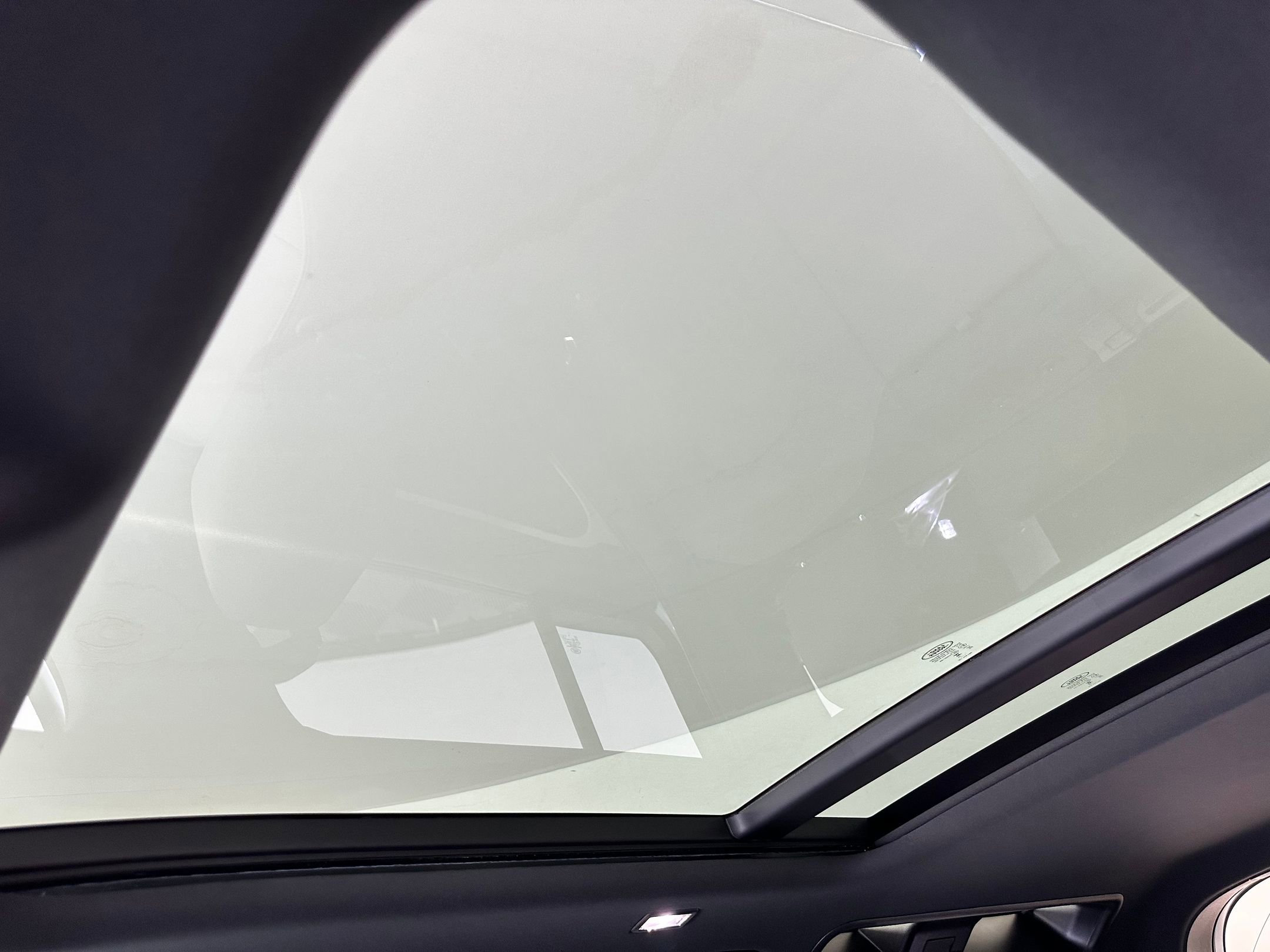 New 2025 Land Rover Defender 110 S image 12