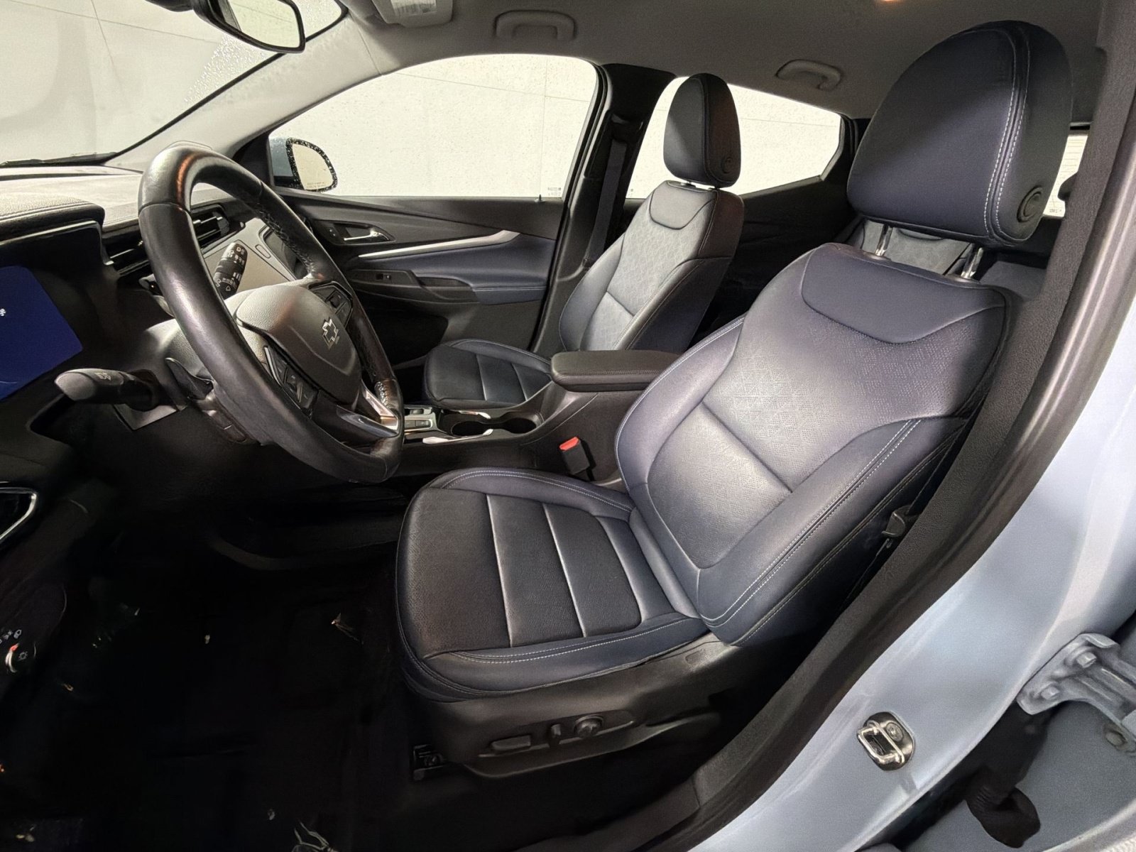 Used 2023 Chevrolet Bolt EUV LT w/ Convenience Package FWD image 13