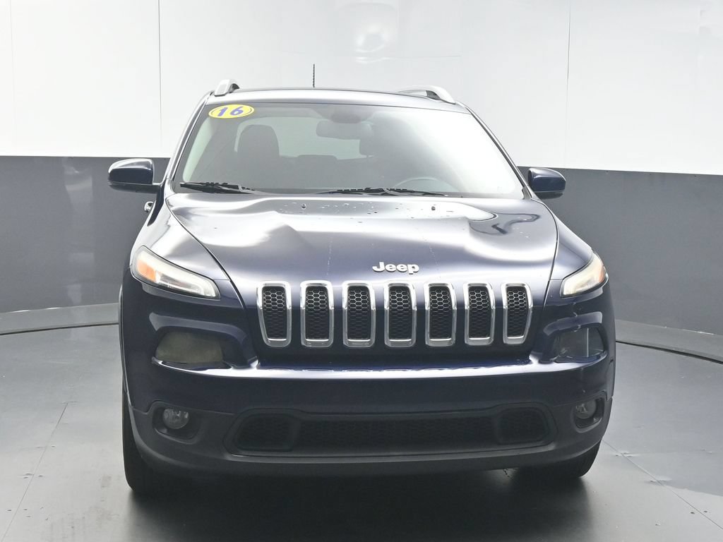 Used 2016 Jeep Cherokee Latitude w/ Safety/Convenience Group AWD/4WD image 3