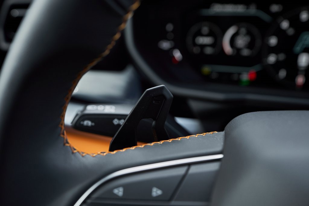 Used 2025 Lamborghini Urus SE image 54