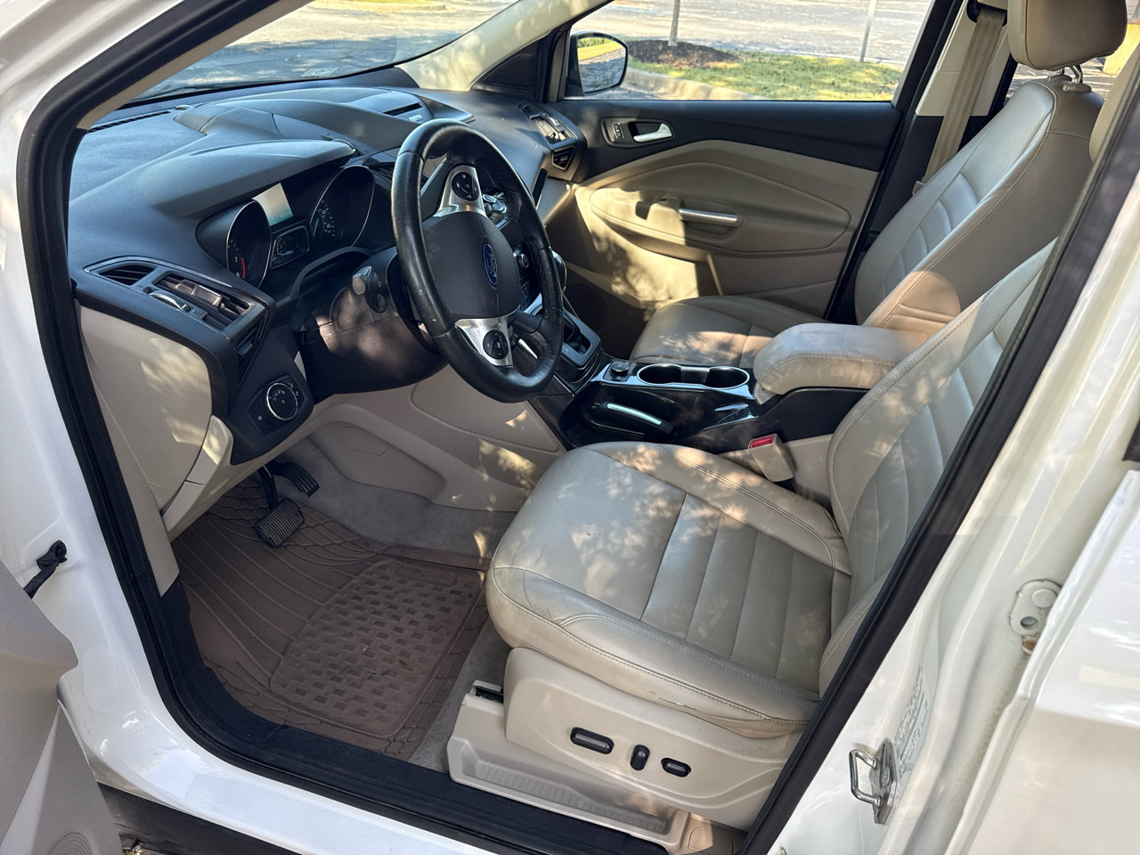 Used 2015 Ford Escape Titanium w/ Equipment Group 301A image 8