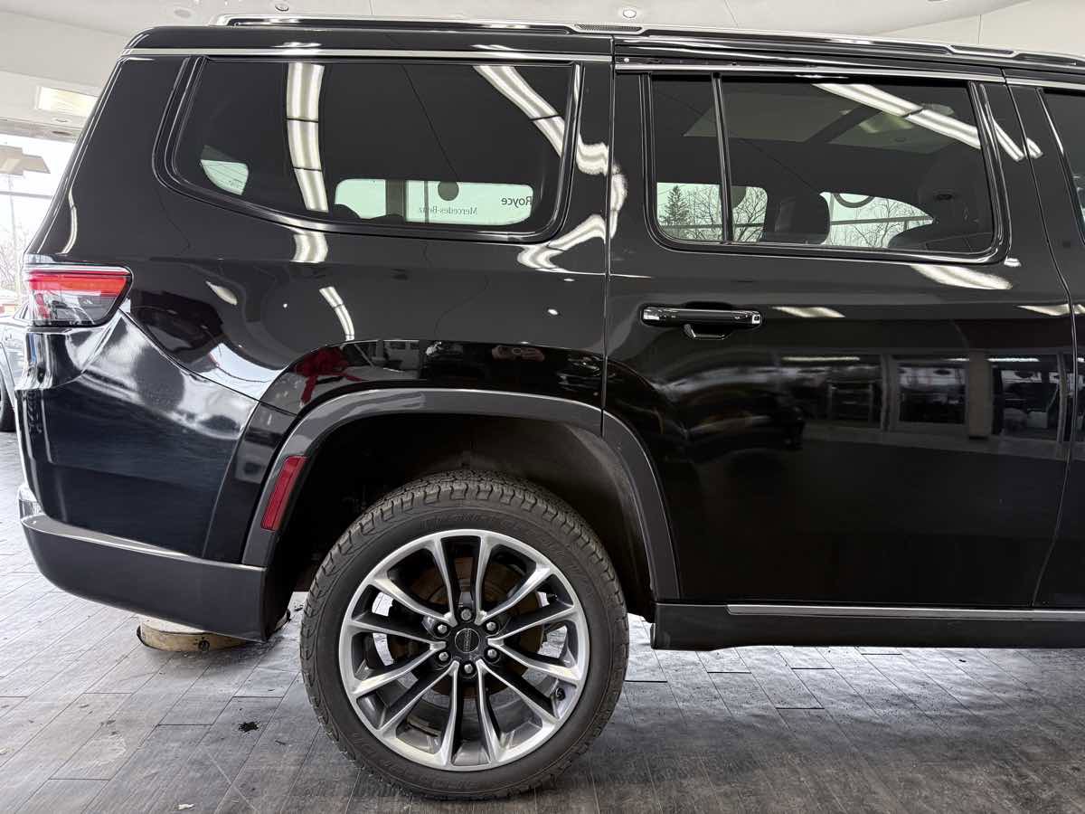 Used 2022 Jeep Wagoneer Series III w/ Premium Group I AWD/4WD image 7