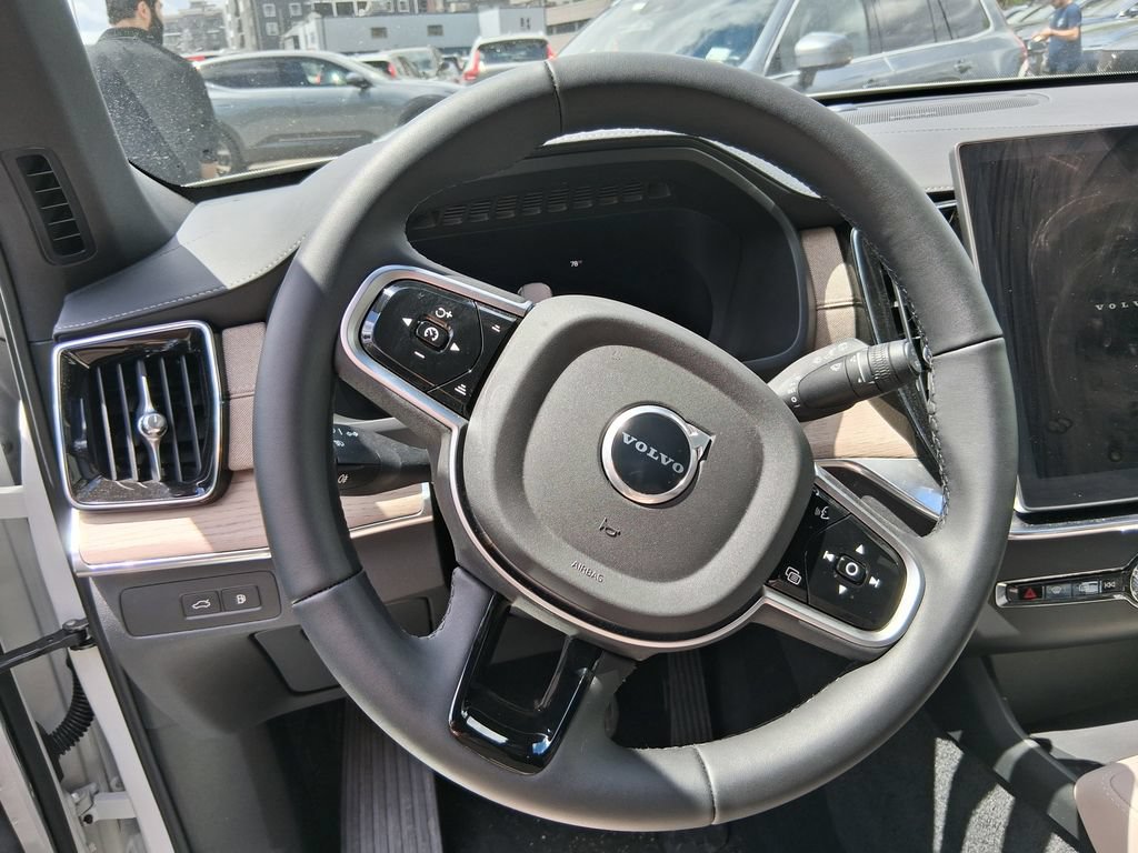 New 2026 Volvo XC90 T8 Plus w/ Protection Package Premier AWD/4WD image 11