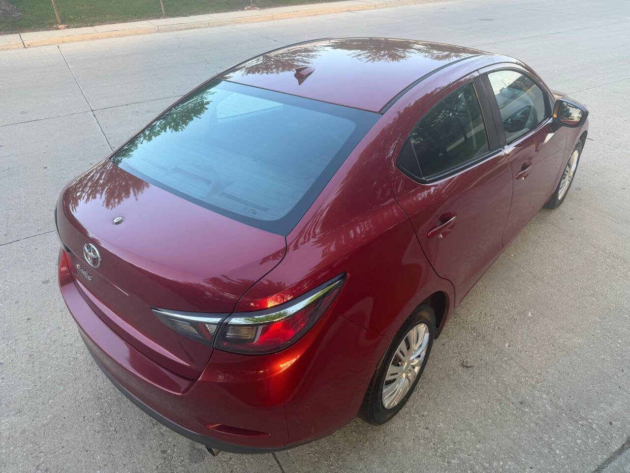 Used 2019 Toyota Yaris L FWD image 17