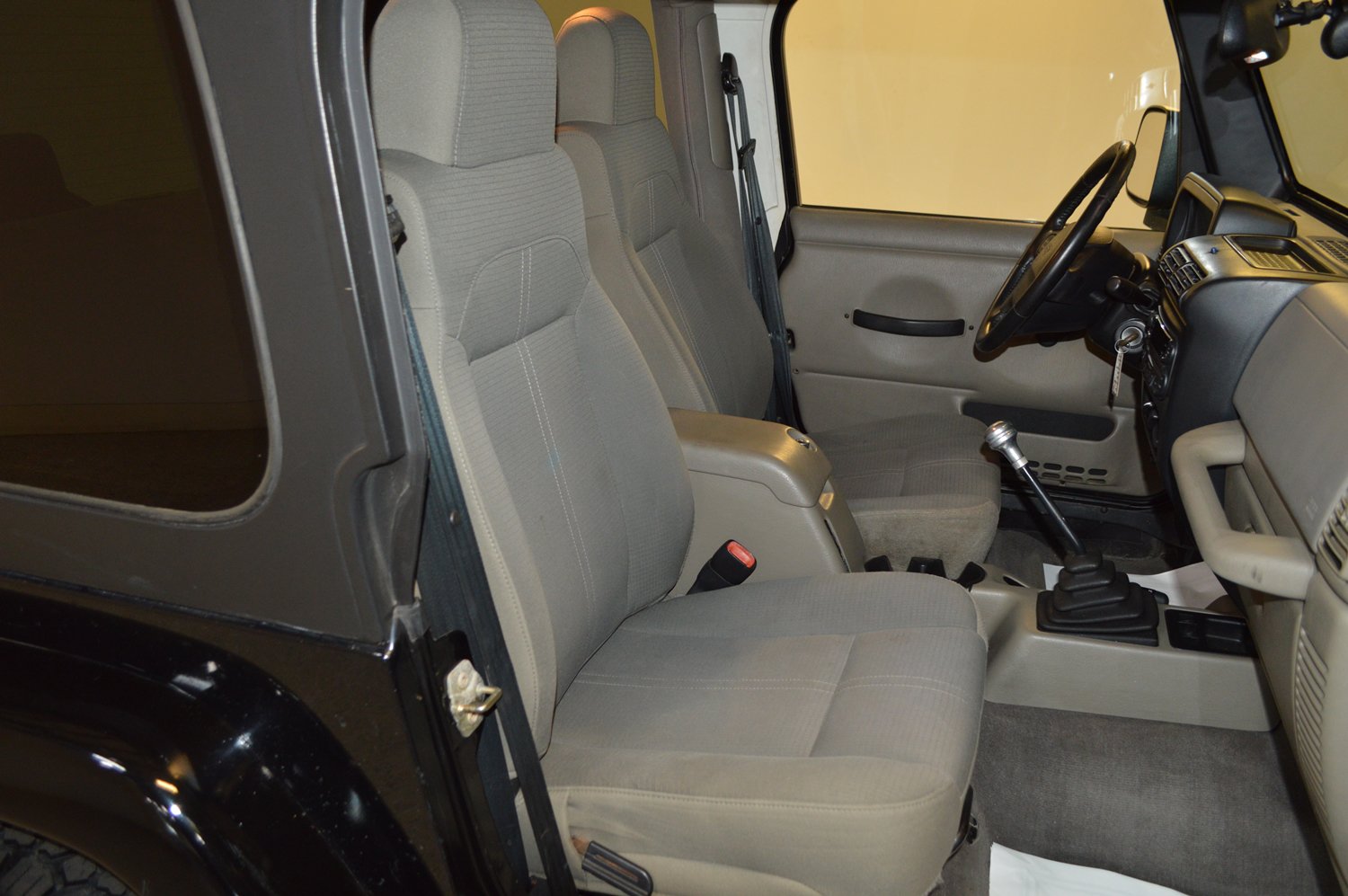 Used 2004 Jeep Wrangler Sahara w/ Dual Top Group AWD/4WD image 11