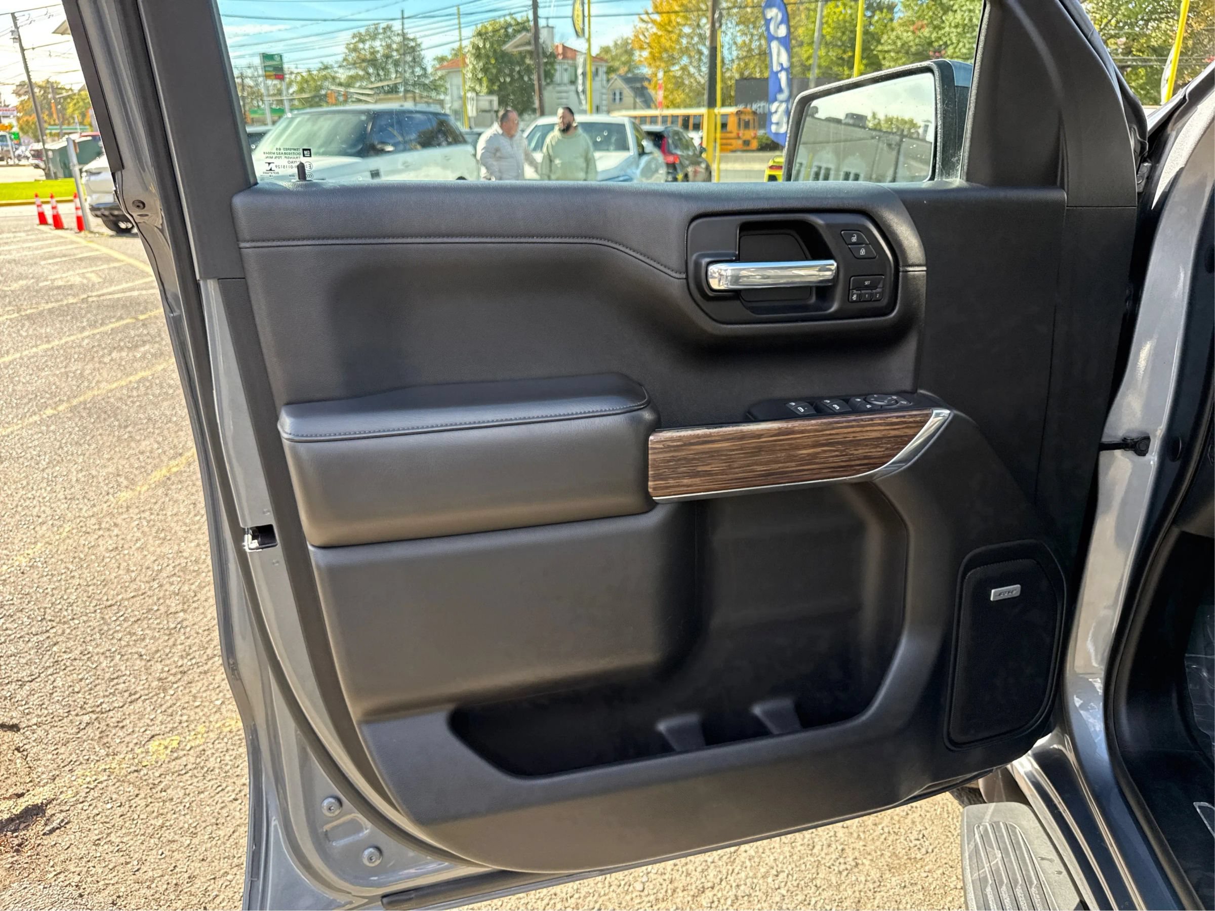 Used 2019 Chevrolet Silverado 1500 High Country w/ Technology Package AWD/4WD image 11