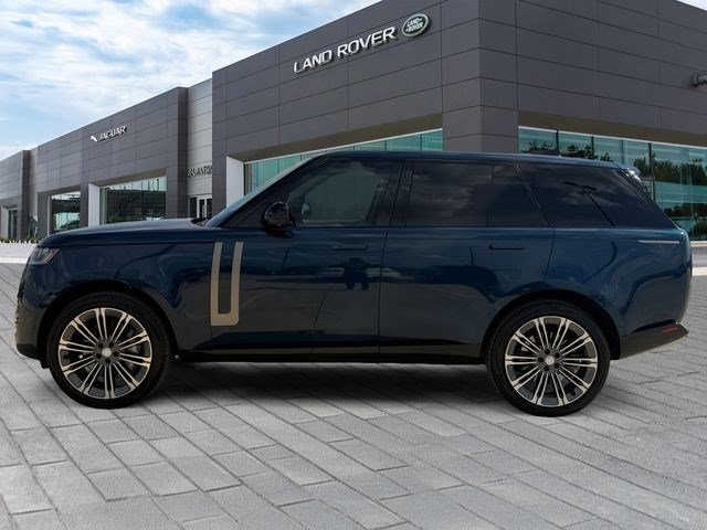 Used 2024 Land Rover Range Rover SE AWD/4WD image 2